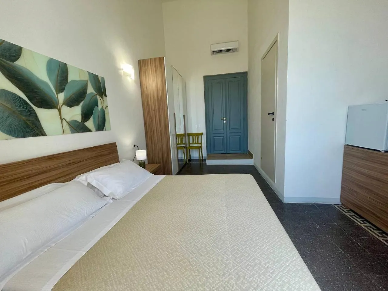 Pensionat Onlyrooms V - Central & Train Station Cagliari
