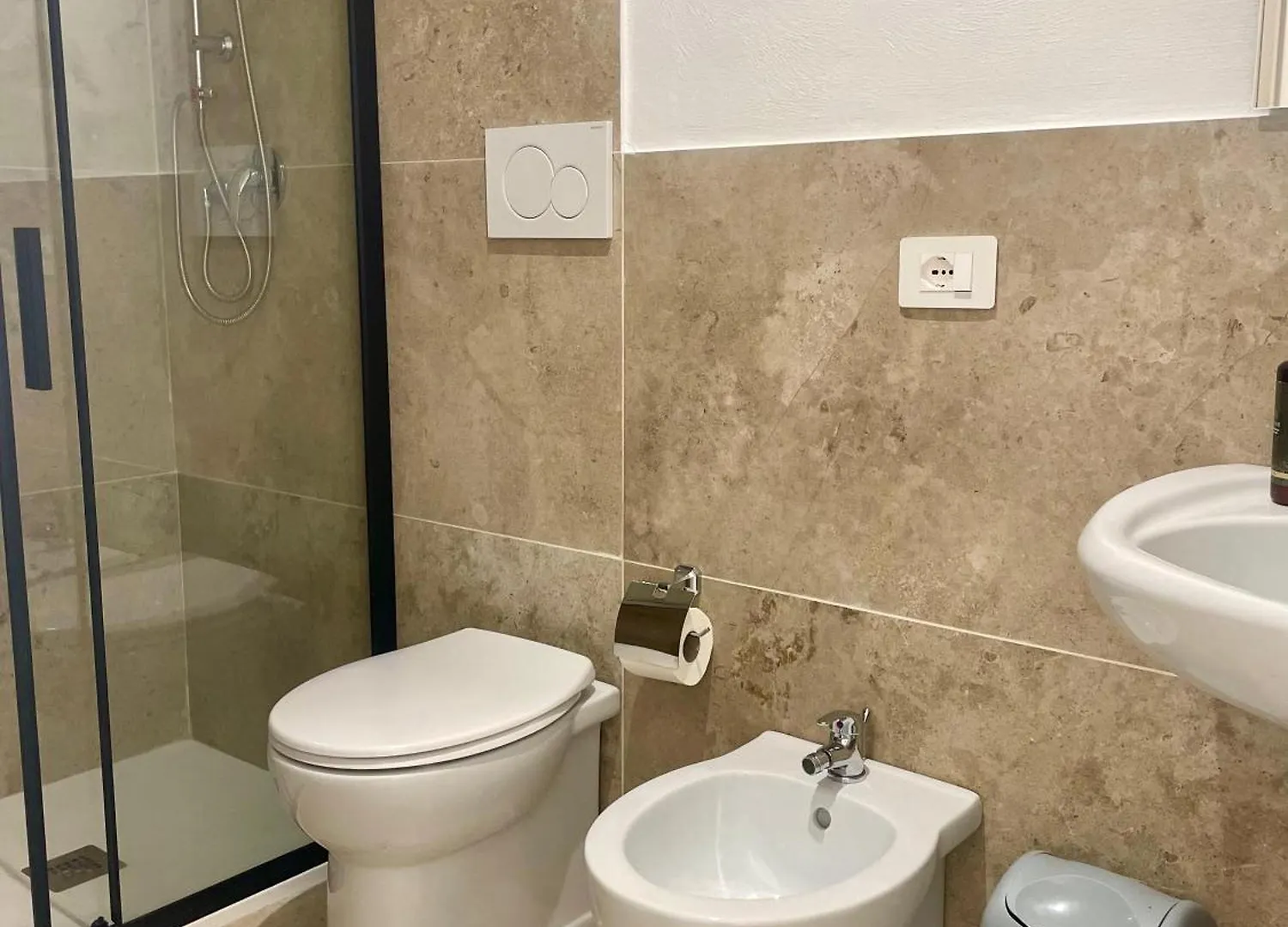 Guest house Onlyrooms V - Central & Train Station Cagliari