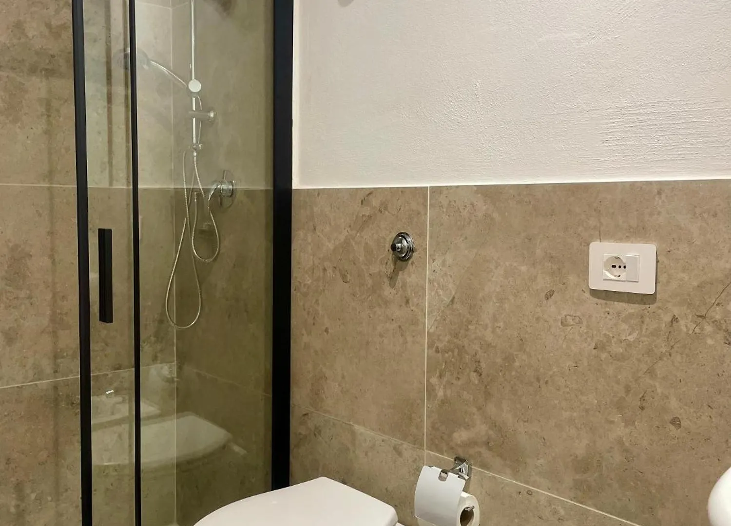 Guest house Onlyrooms V - Central & Train Station Cagliari Italy