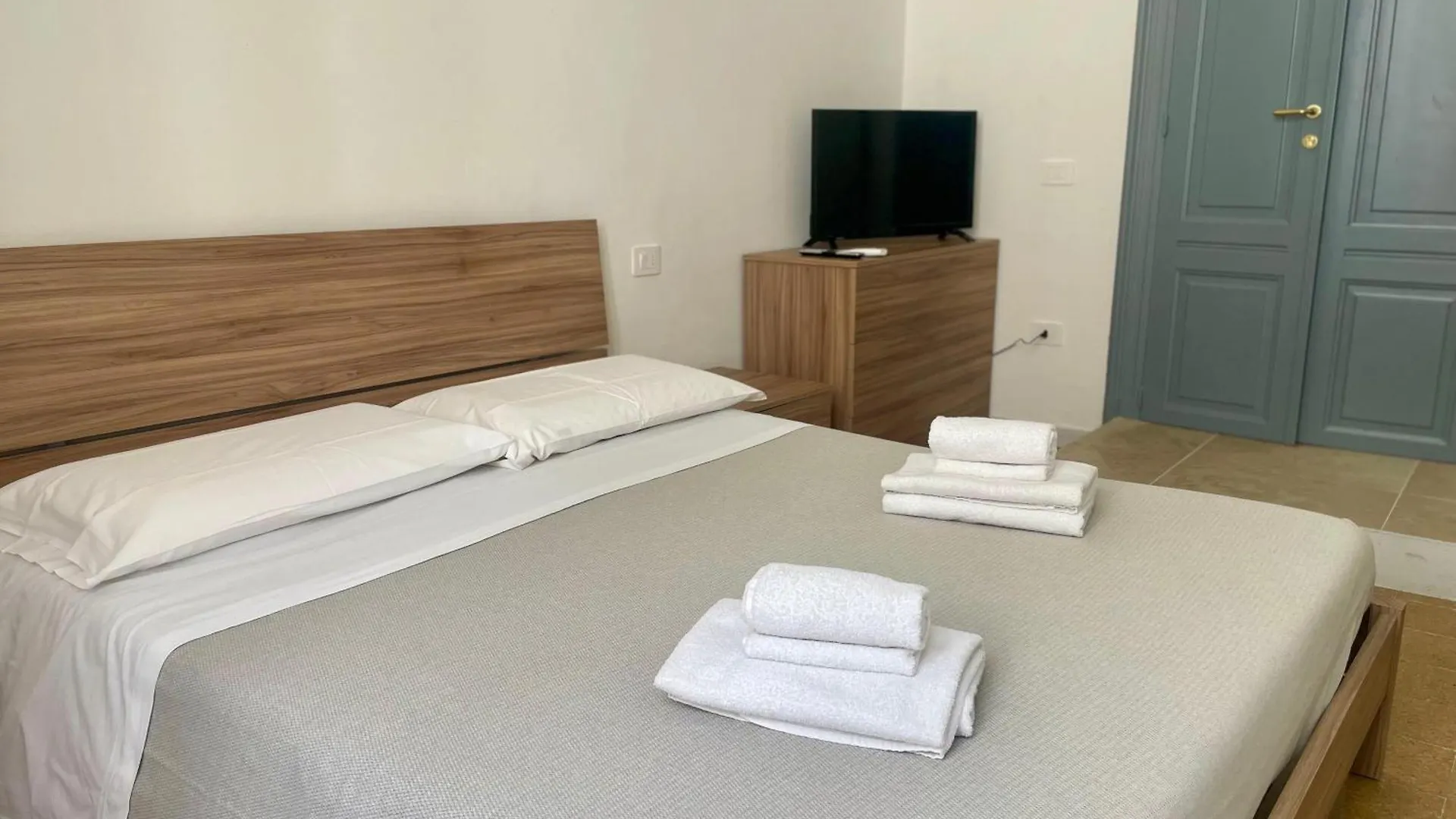Onlyrooms V - Central & Train Station Cagliari Guest house