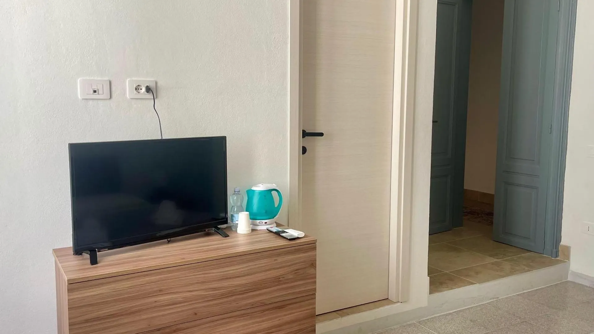 Onlyrooms V - Central & Train Station Cagliari Guest house