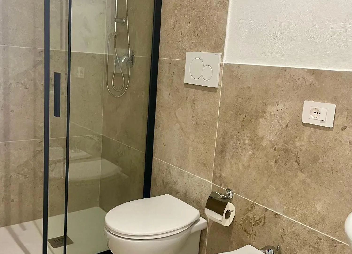 Onlyrooms V - Central & Train Station Cagliari Guest house