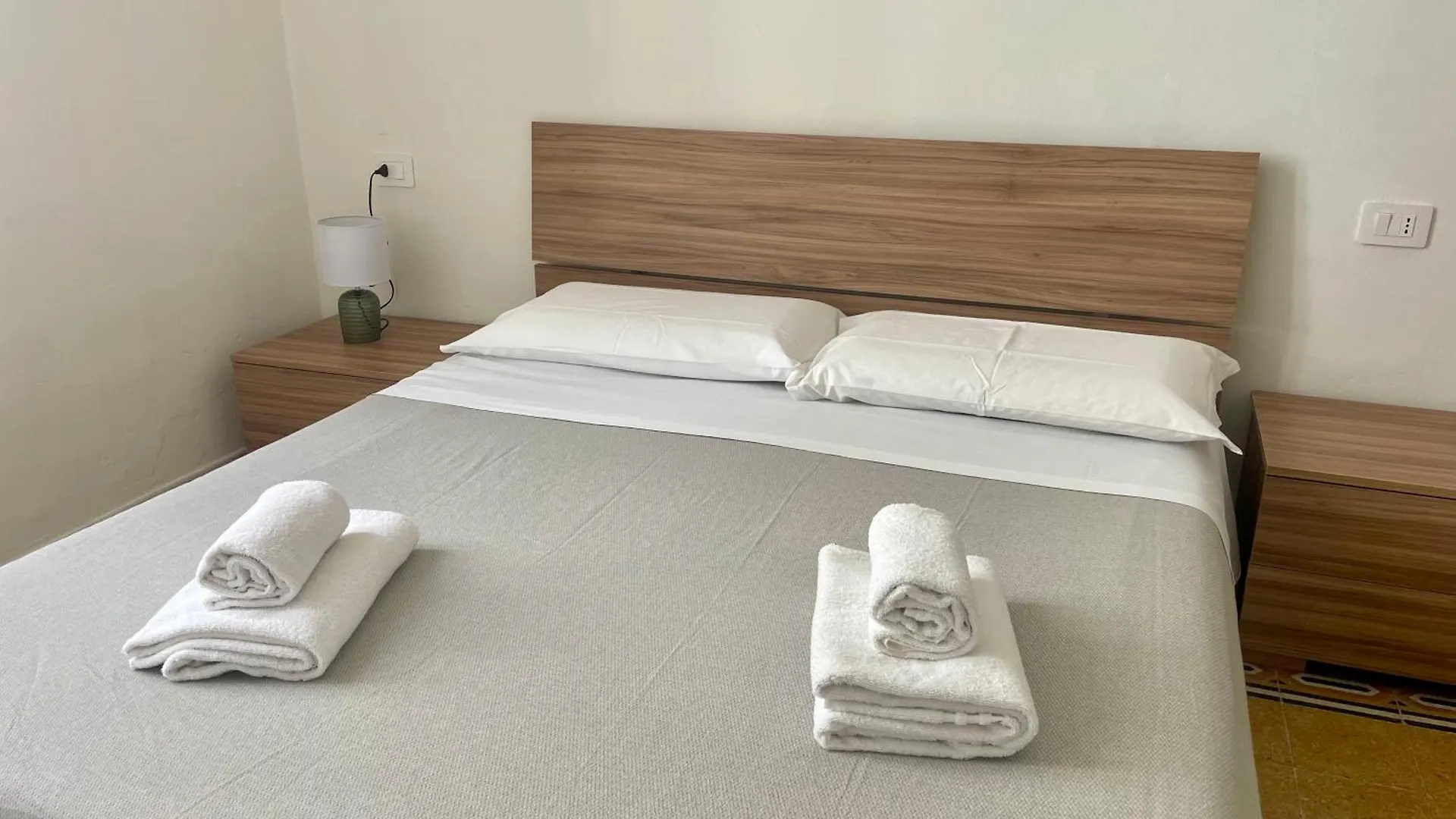 Guest house Onlyrooms V - Central & Train Station Cagliari