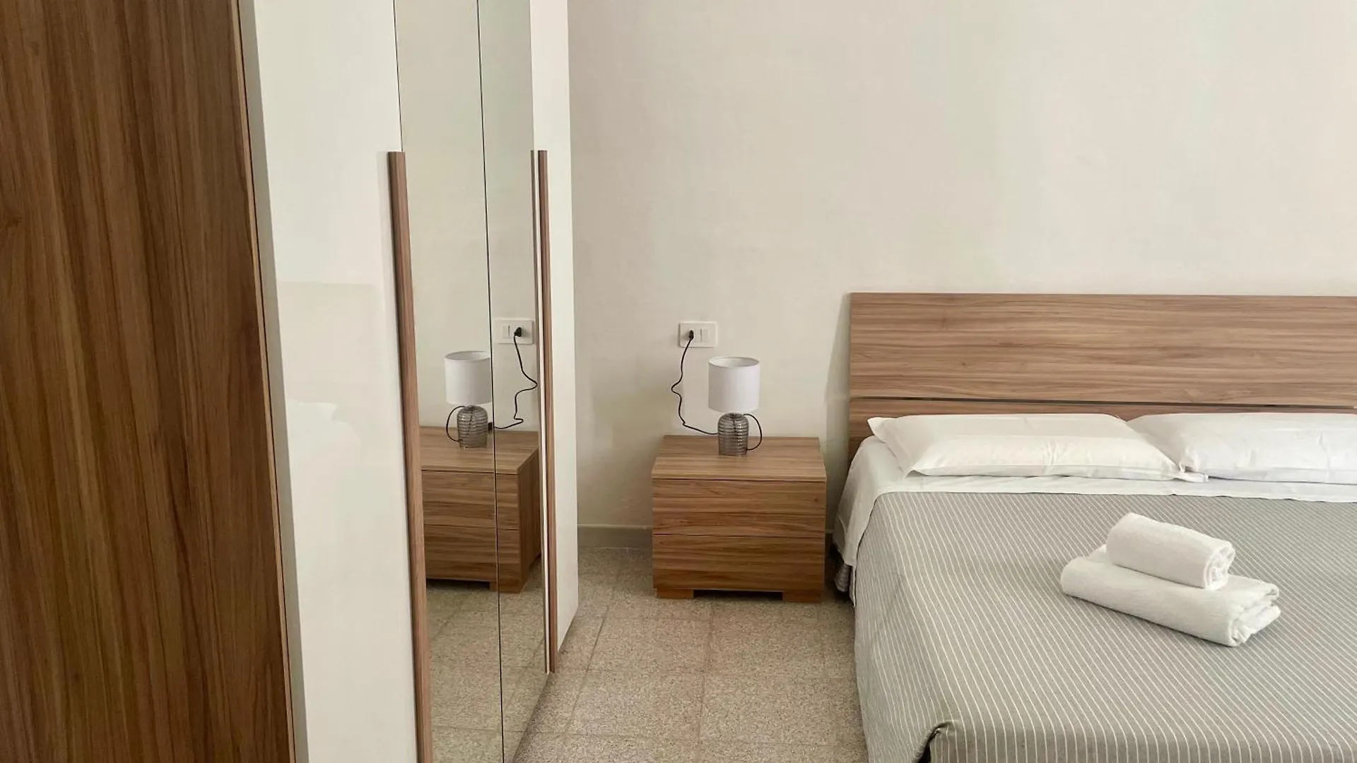 Onlyrooms V - Central & Train Station Cagliari Italy
