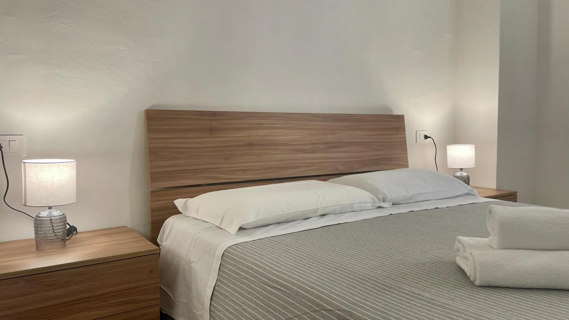 Onlyrooms V - Central & Train Station Cagliari