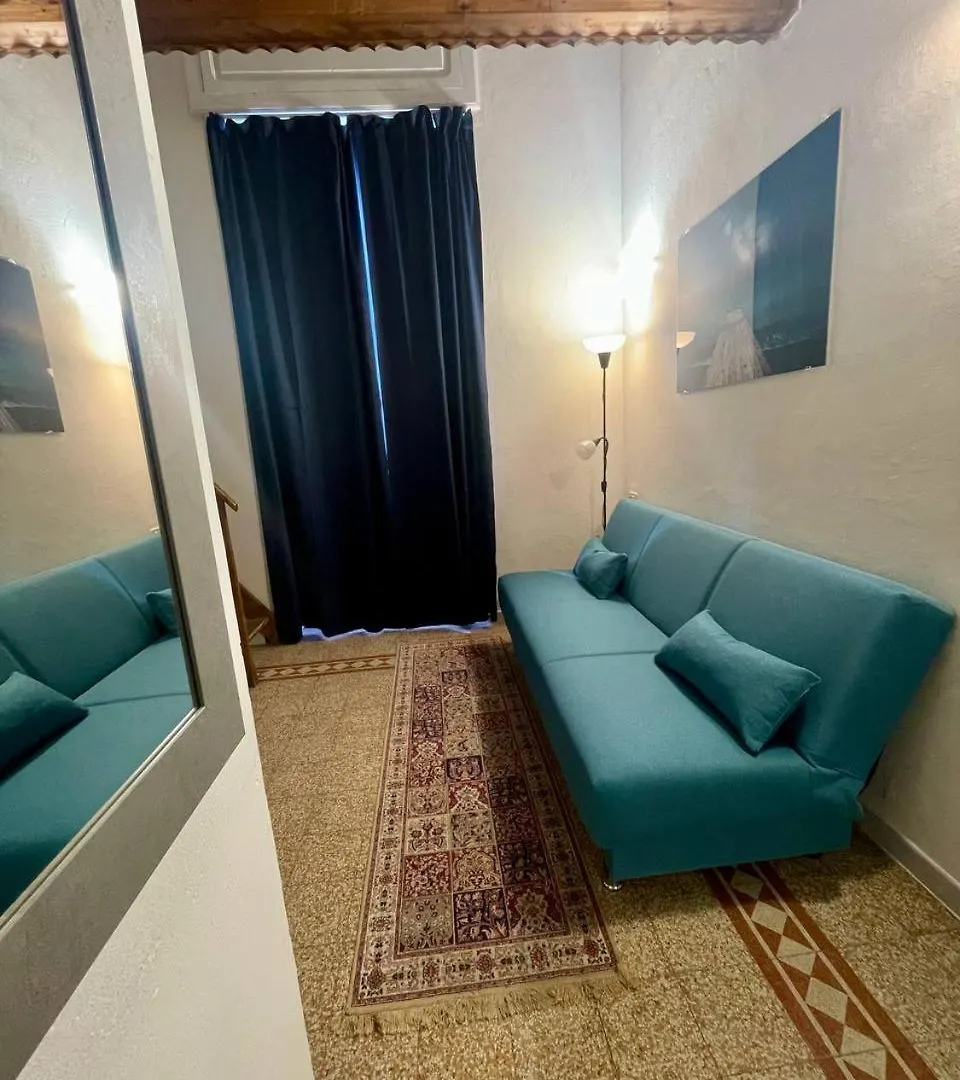 Onlyrooms V - Central & Train Station Cagliari Guest house